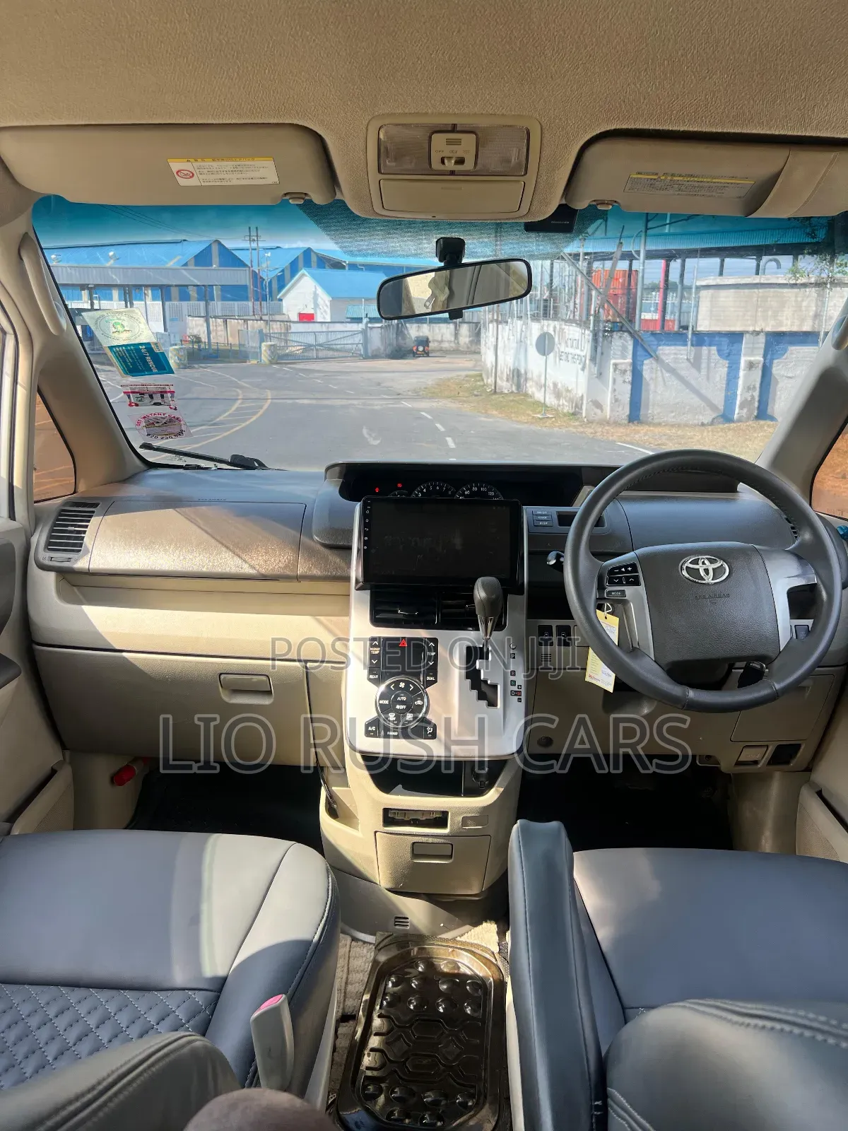 Toyota Noah 2012 White