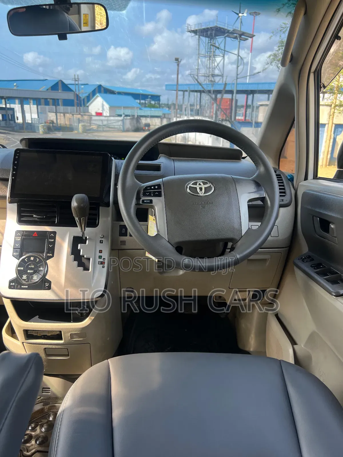 Toyota Noah 2012 White