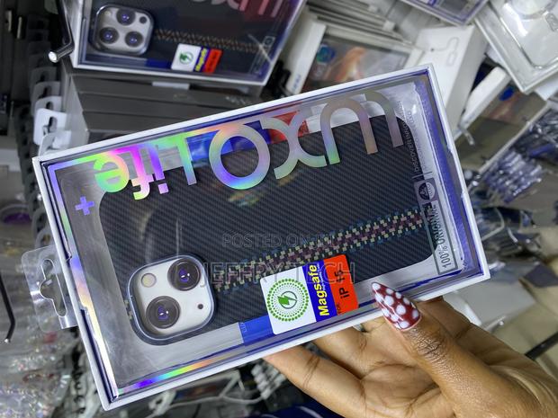 Enohig Ultra Thin Aramid Carbon Fiber Case for Apple iPhone 15 Case - thumbnail 2