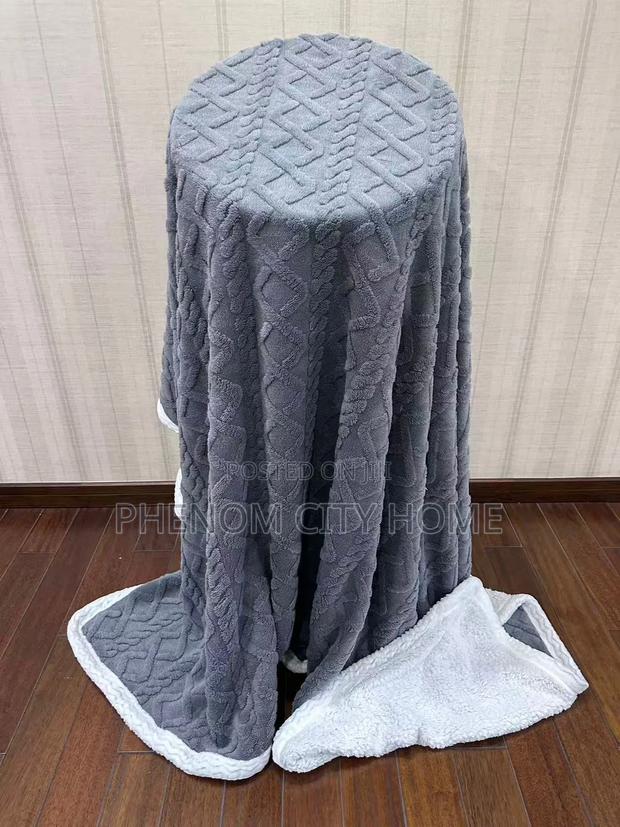 Premium Quality Warm Fleece Blankets - thumbnail 4