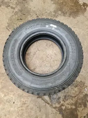 700 R16 Everton Tyres (Commercial)