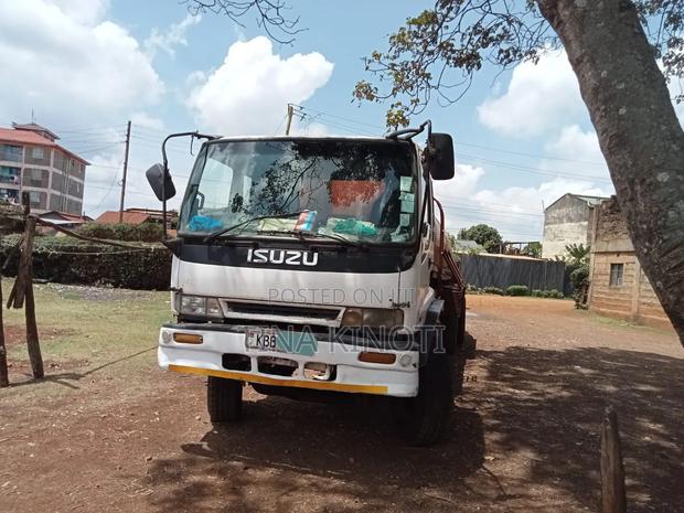 Isuzu FVZ Lorry - main view