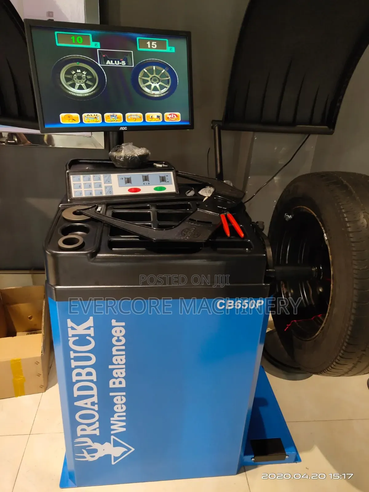 Roadbuck Italy Vehicle Wheel Balancer Machine.
