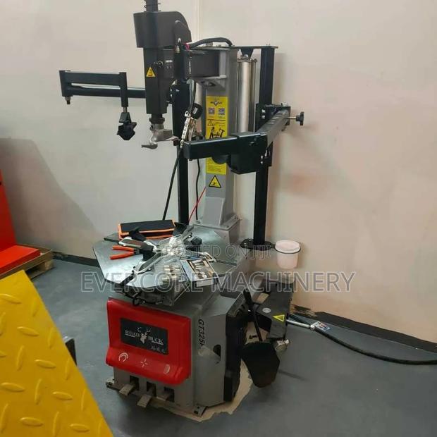 Heavy Duty Roadbuck Italy Tyre Changer Machine. - thumbnail 2