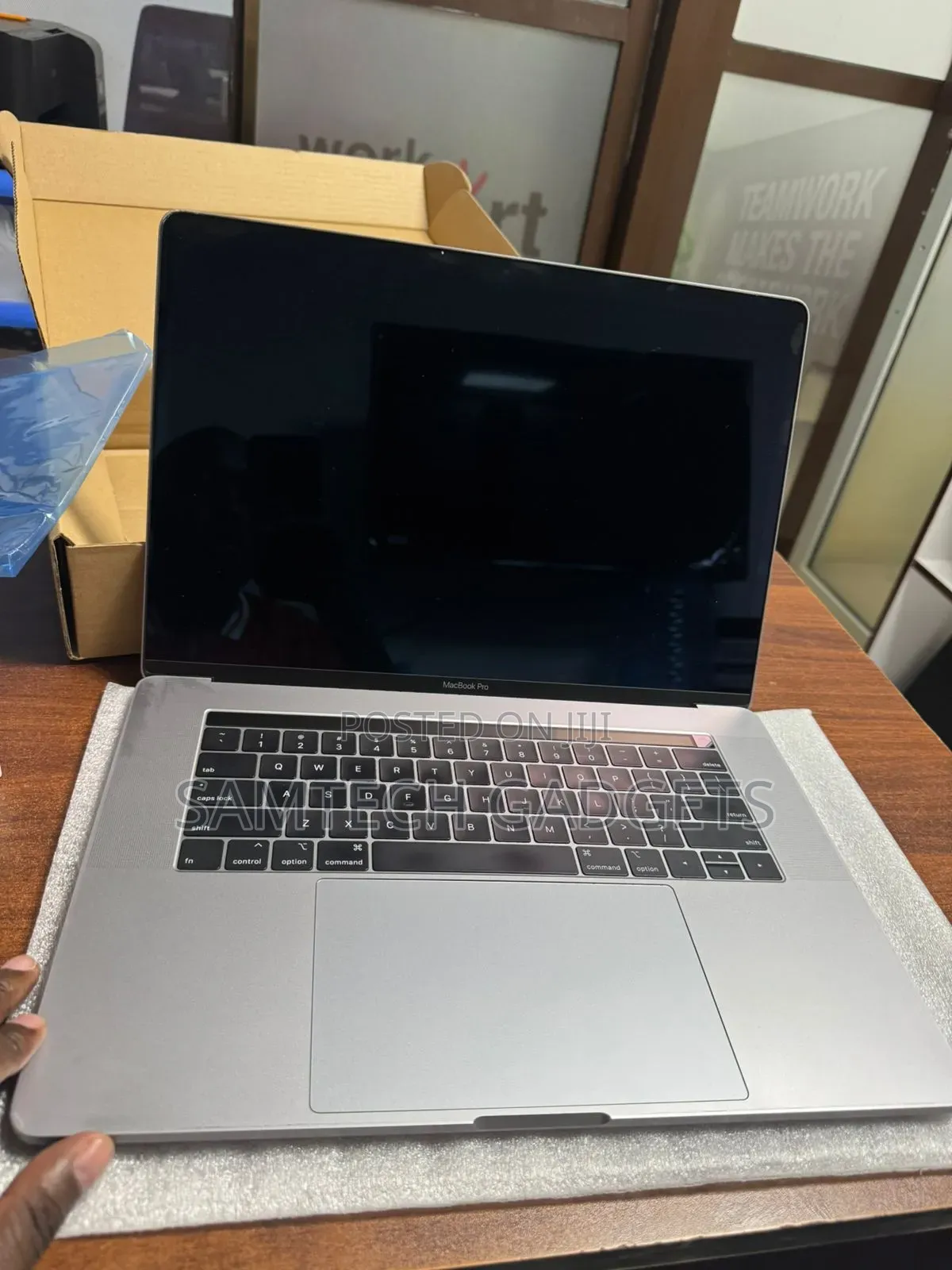 New Laptop Apple MacBook Pro 2019 32GB Intel Core I7 SSD 512GB