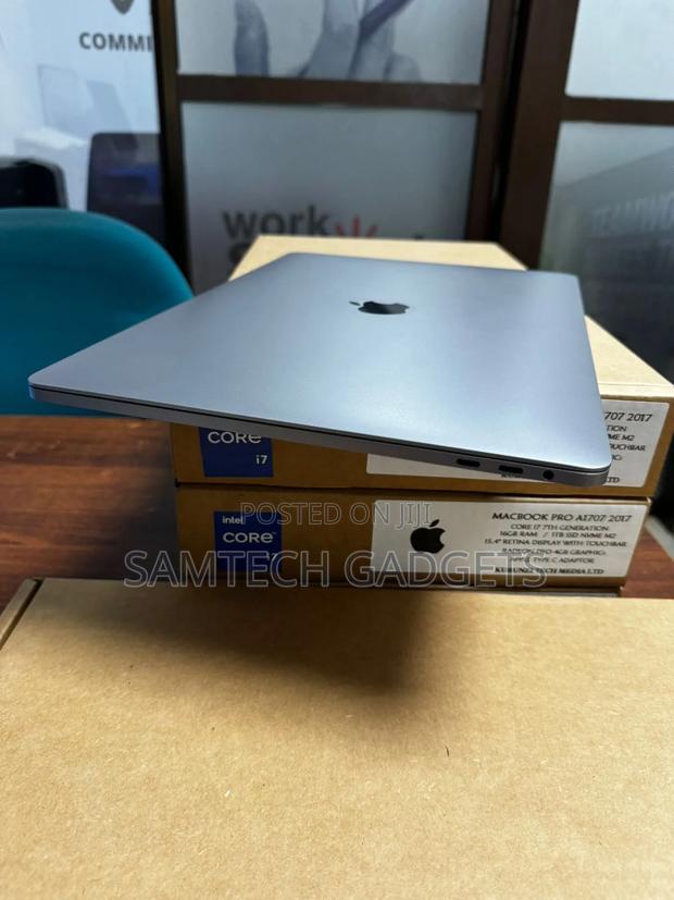 New Laptop Apple MacBook Pro 2017 16GB Intel Core I7 SSD 1T - thumbnail 2