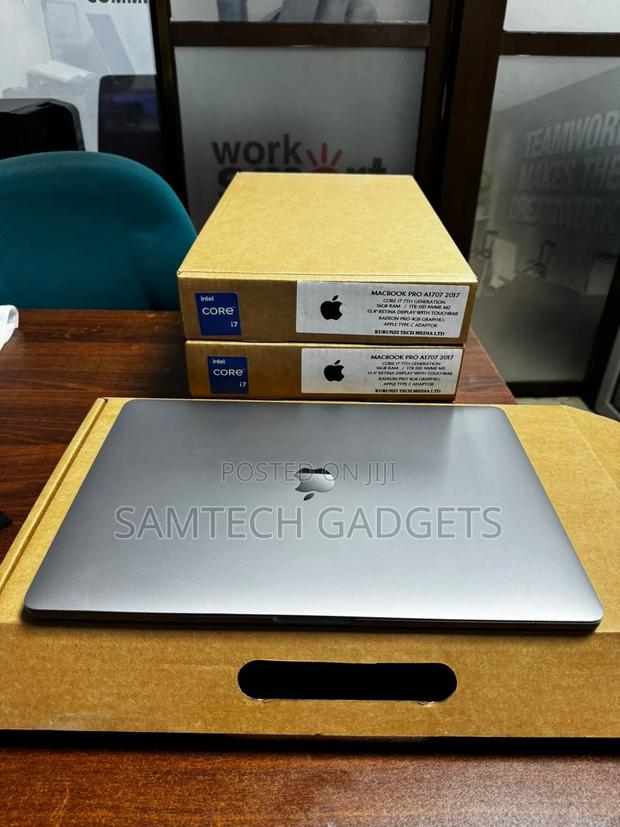 New Laptop Apple MacBook Pro 2017 16GB Intel Core I7 SSD 1T - thumbnail 3