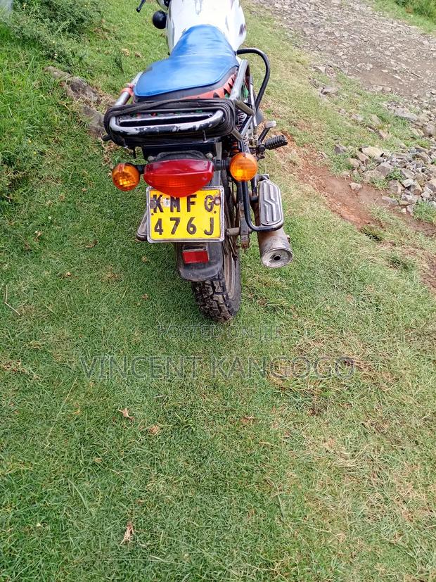 Bajaj Boxer 2020 White - main view