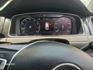 Volkswagen Golf Variant 2019 Gold