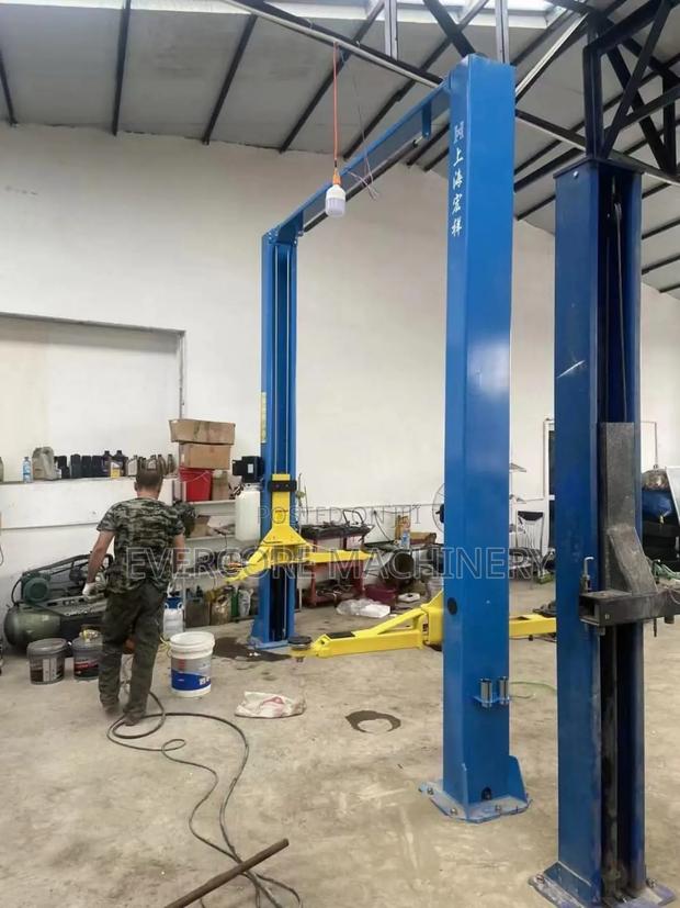 Heavy Duty Garage Two Post Lift Machine 4tonne. - thumbnail 4