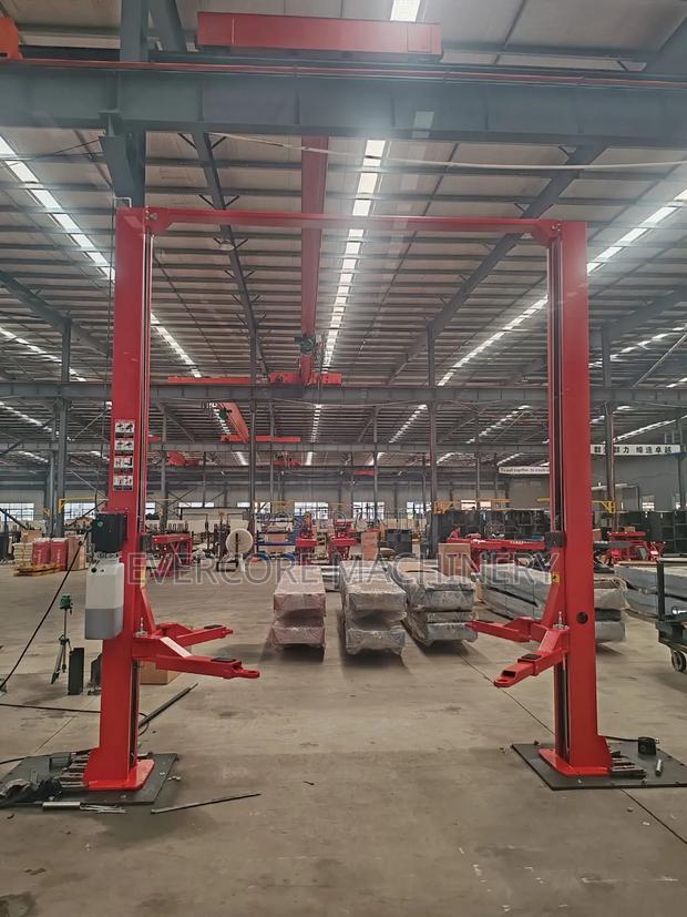 Industrial Car Two Post Lift Machine 4000kg Capacity.