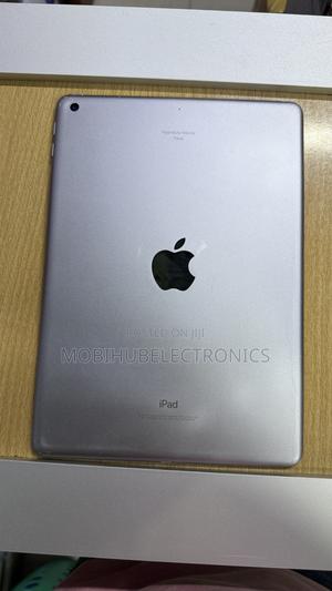 Apple iPad 9.7 128 GB Gray - main view