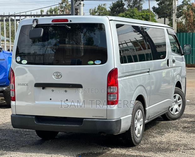 Toyota HiAce 2019 Silver - thumbnail 5