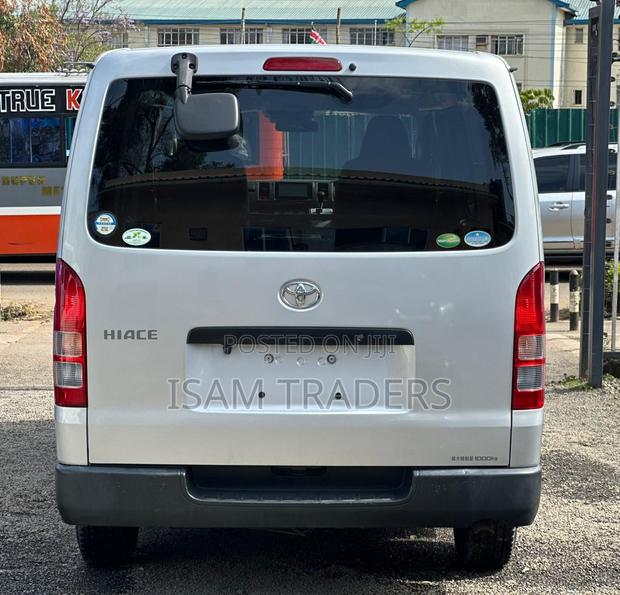 Toyota HiAce 2019 Silver - thumbnail 4