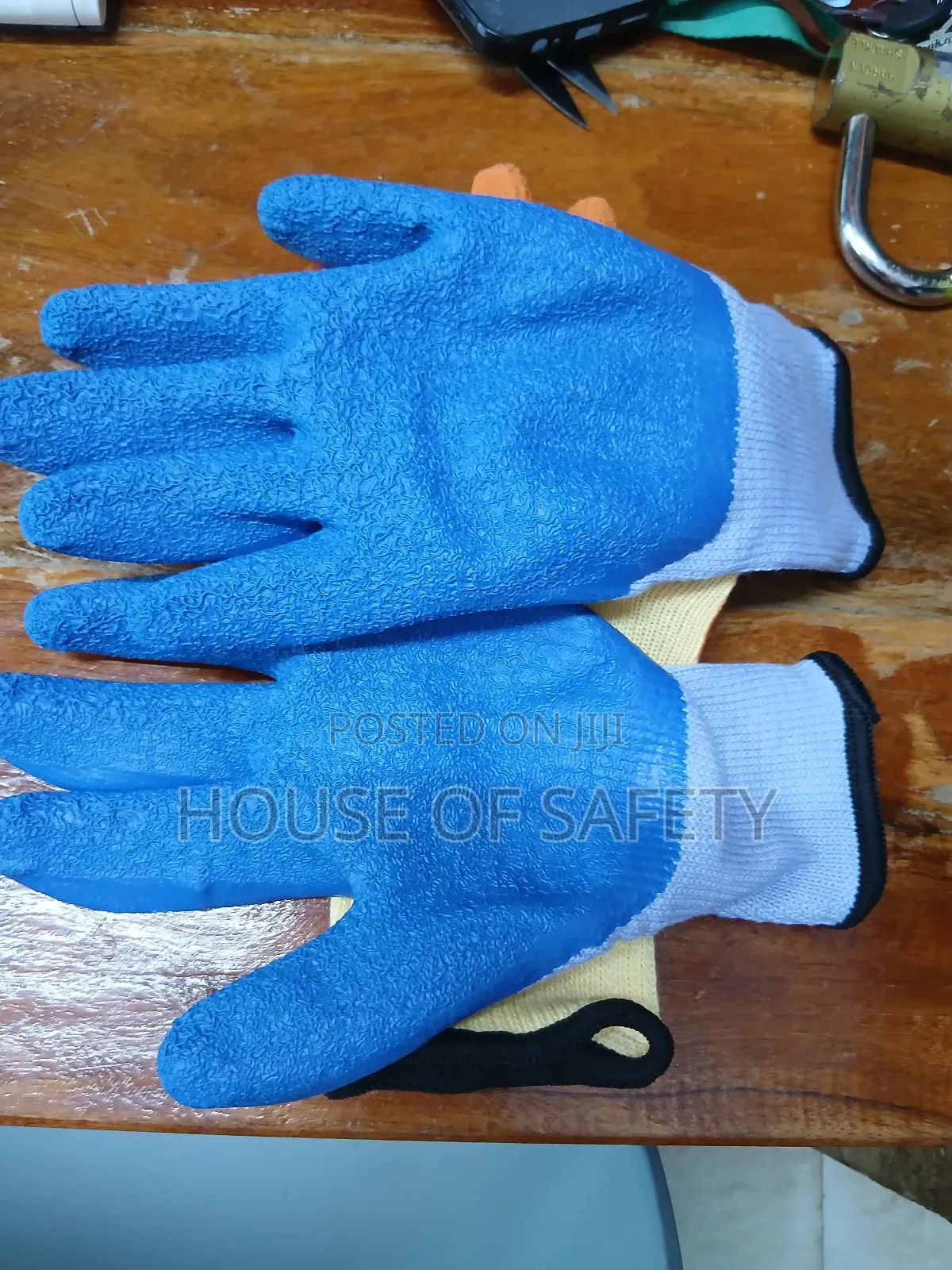 Gripped Glove For Safety