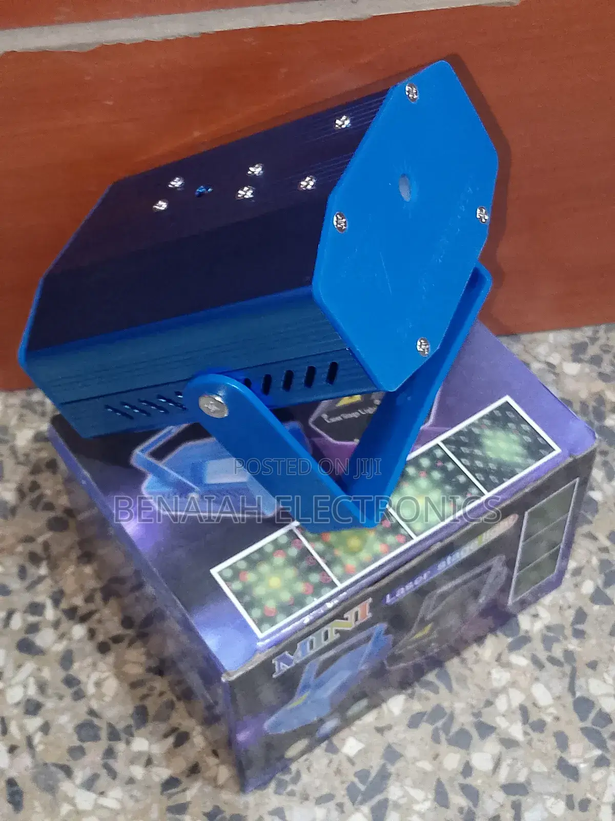 Mini Laser Stage Light With More Than 1000 Beams, Sound Active