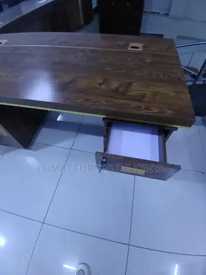 Spacious Tabletop for Laptop