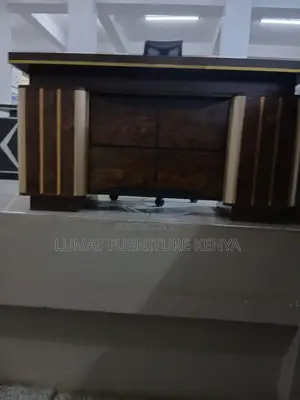 Spacious Tabletop for Laptop
