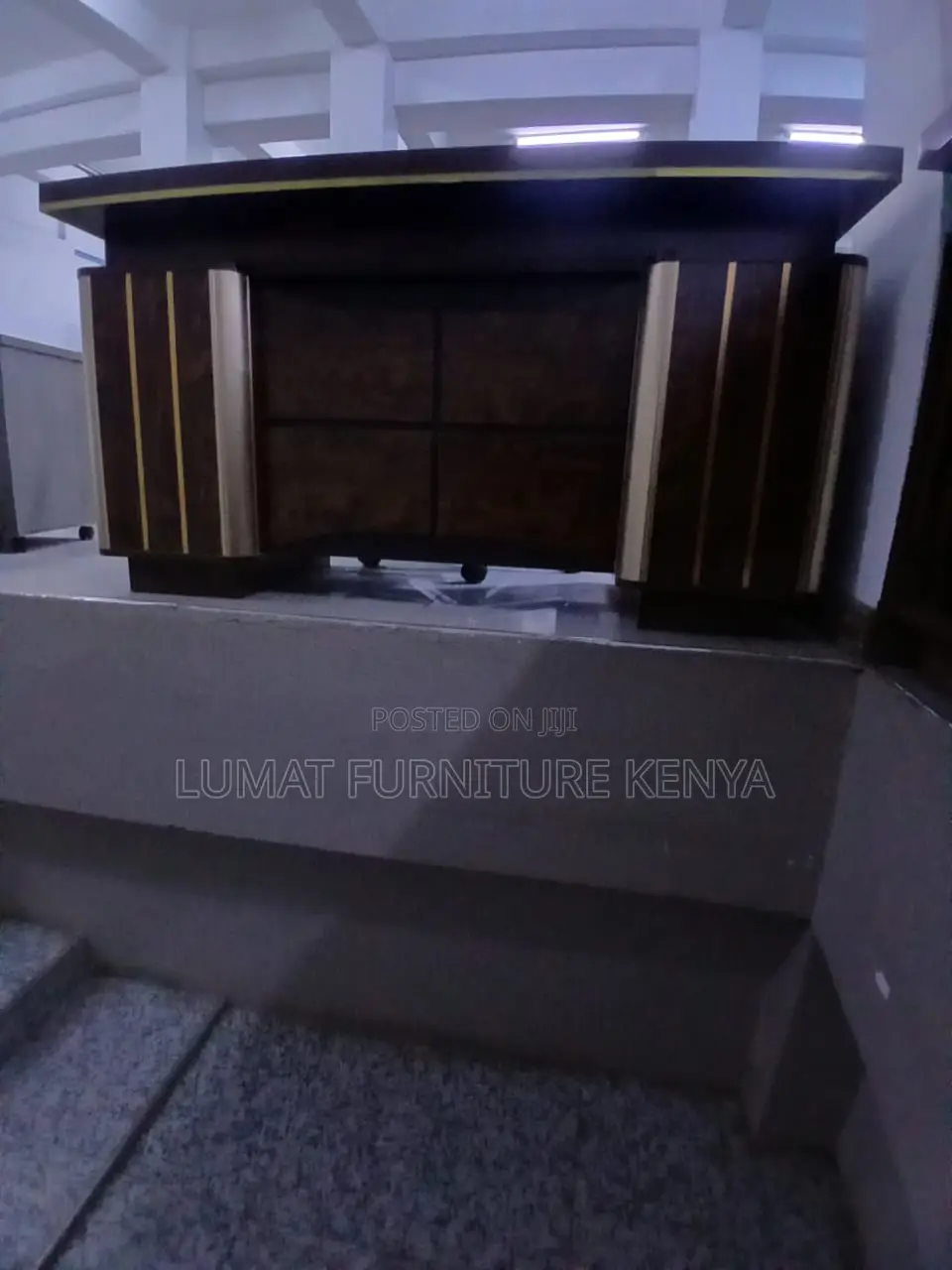 Spacious Tabletop for Laptop