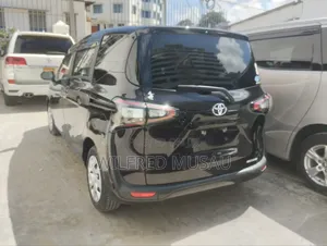 Toyota Sienta 1.5 FWD 2018 Brown