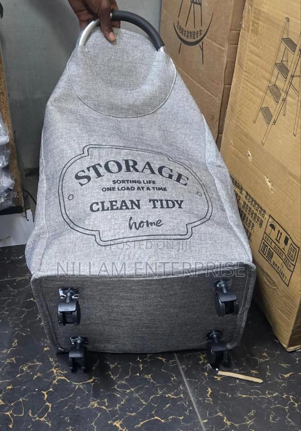 High Quality Laundry Basket With Movable Wheels - thumbnail 3