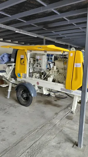 Heavy Commercial Concrete Pump Diesel Powered With 100m Delivery Pipe