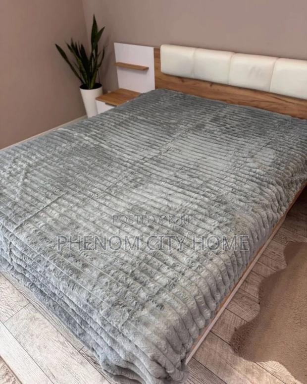 Heavy Throwblankets for Bed and Couch - thumbnail 2