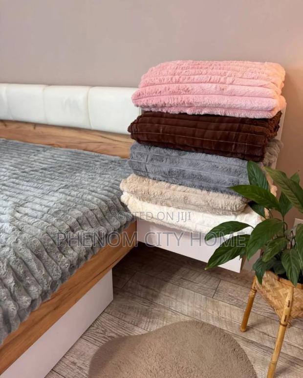 Heavy Throwblankets for Bed and Couch - thumbnail 3