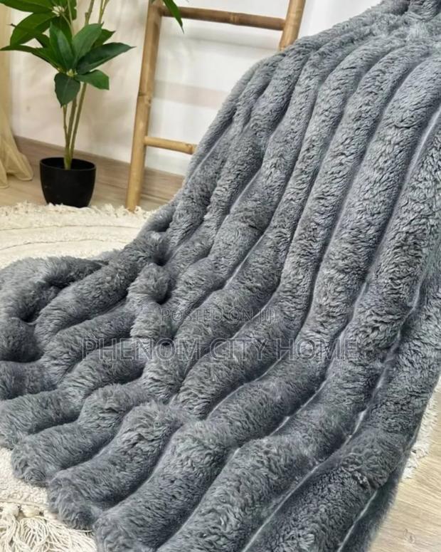 Heavy Throwblankets for Bed and Couch - thumbnail 4