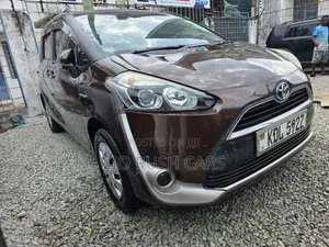 Toyota Sienta 2015 Brown