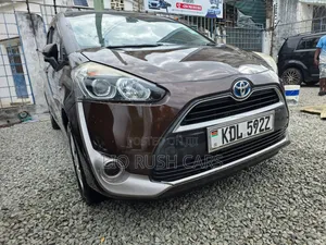 Toyota Sienta 2015 Brown