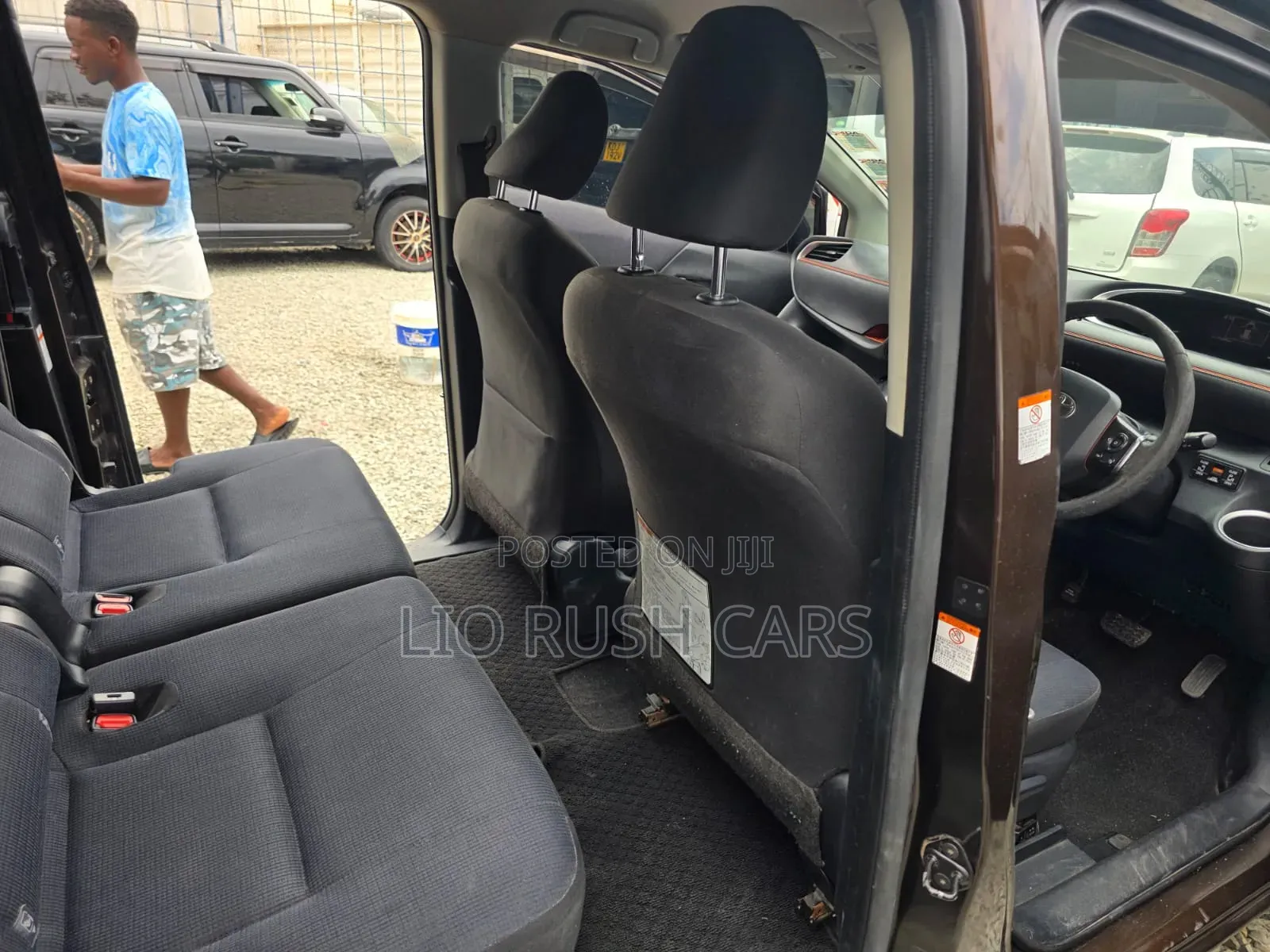 Toyota Sienta 2015 Brown