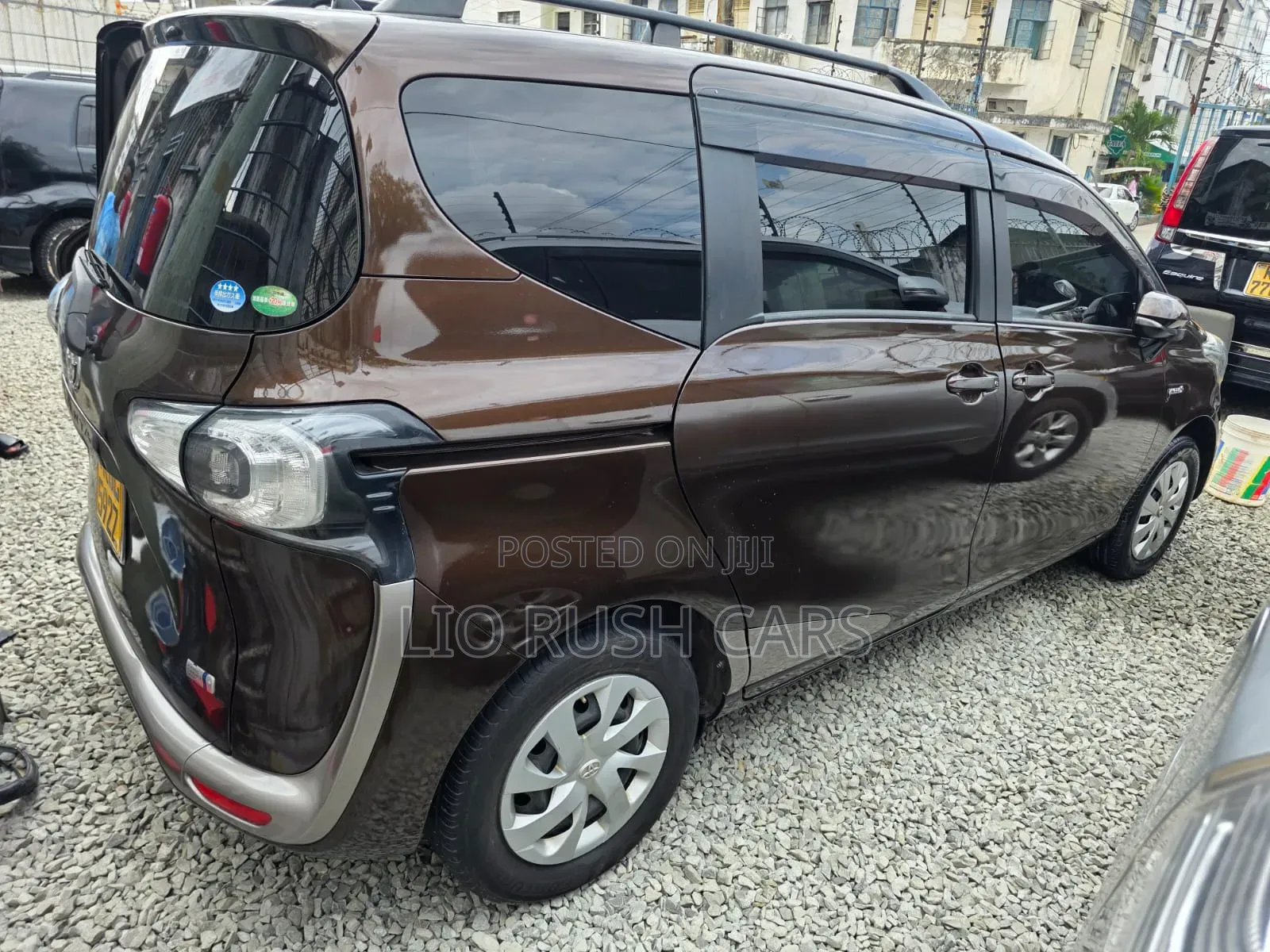 Toyota Sienta 2015 Brown