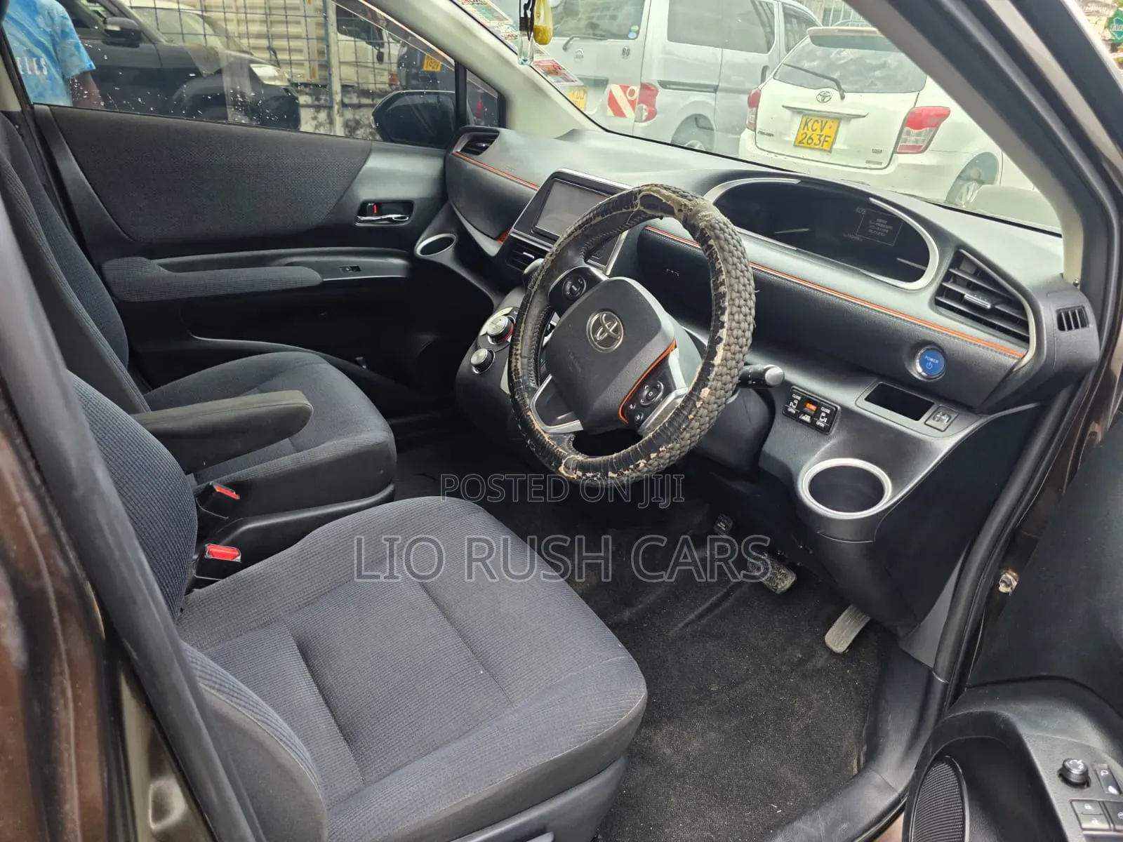 Toyota Sienta 2015 Brown