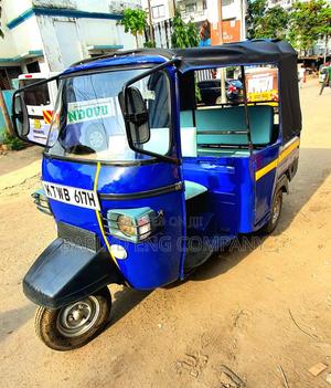 Piaggio 2020 Blue - main view