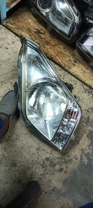 Suzuki Wagon R 2010 Headlight
