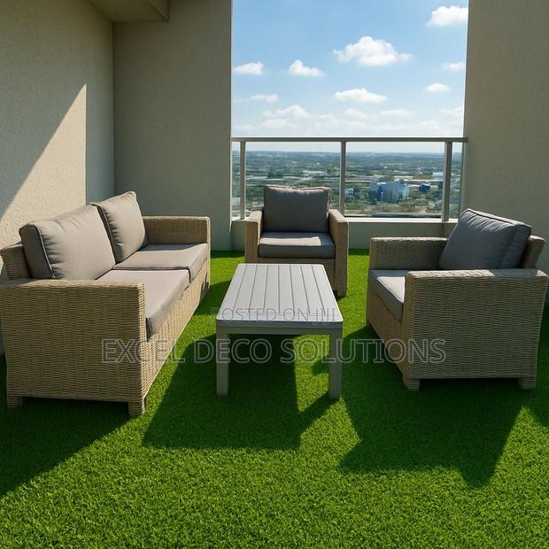 Balcony Rooftop Makeover Made Easy! - Turf Grass Carpet