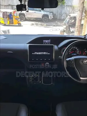 Toyota Noah 2.0 FWD (8 Seater) 2019 White