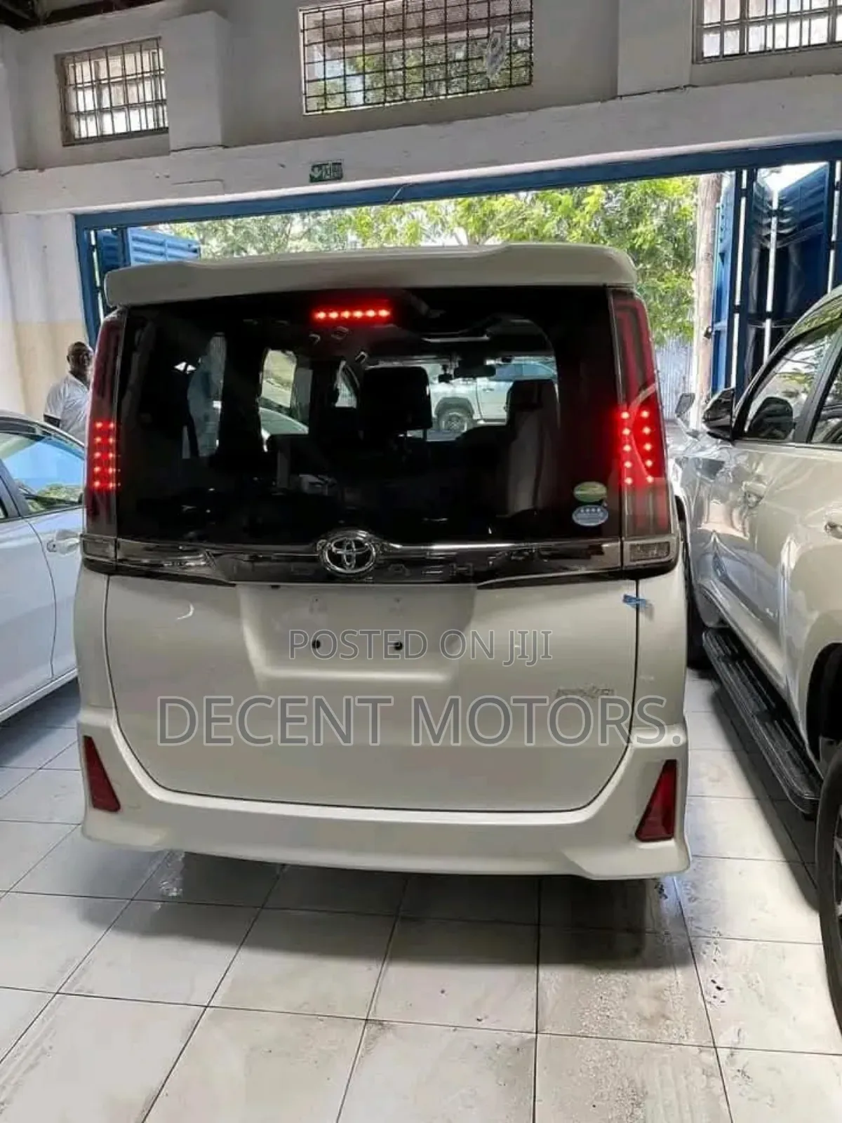 Toyota Noah 2.0 FWD (8 Seater) 2019 White