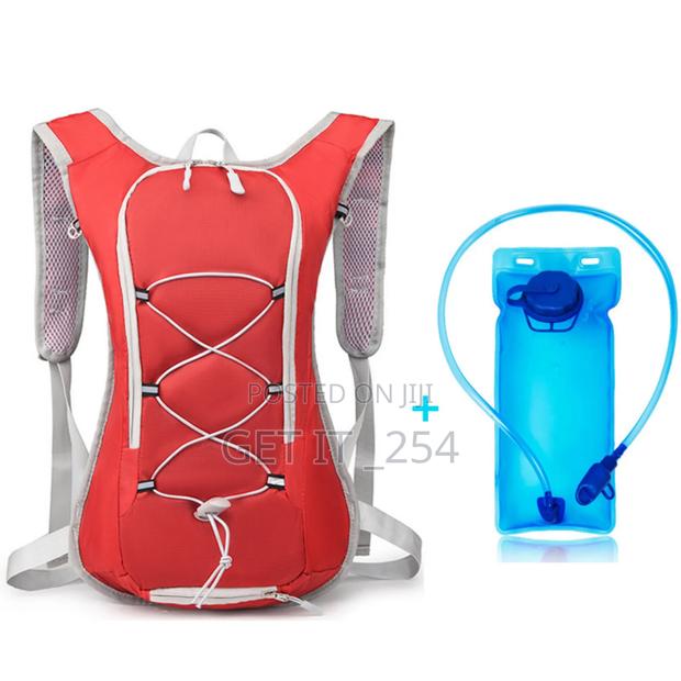 ♦ *Lightweight Hydration Backpack With Bladder* - thumbnail 4