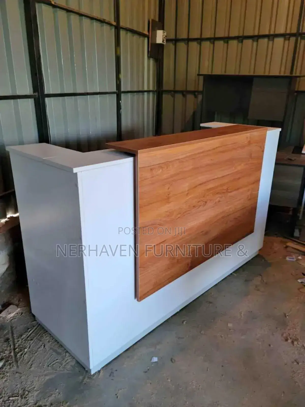 Modern Reception Table – Perfect First Impression