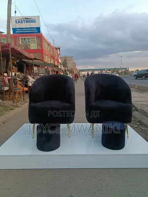 2 Pedicure Seats, 2 Stoostools, Podium, Modern Design
