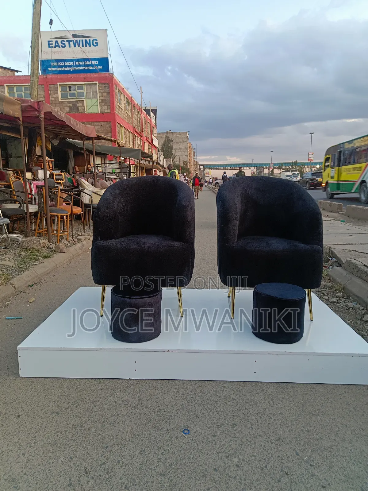 2 Pedicure Seats, 2 Stoostools, Podium, Modern Design