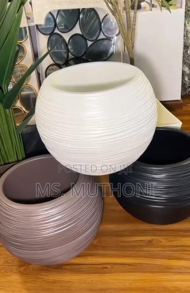 Premium Minimalist Design Flower Planters - thumbnail 3