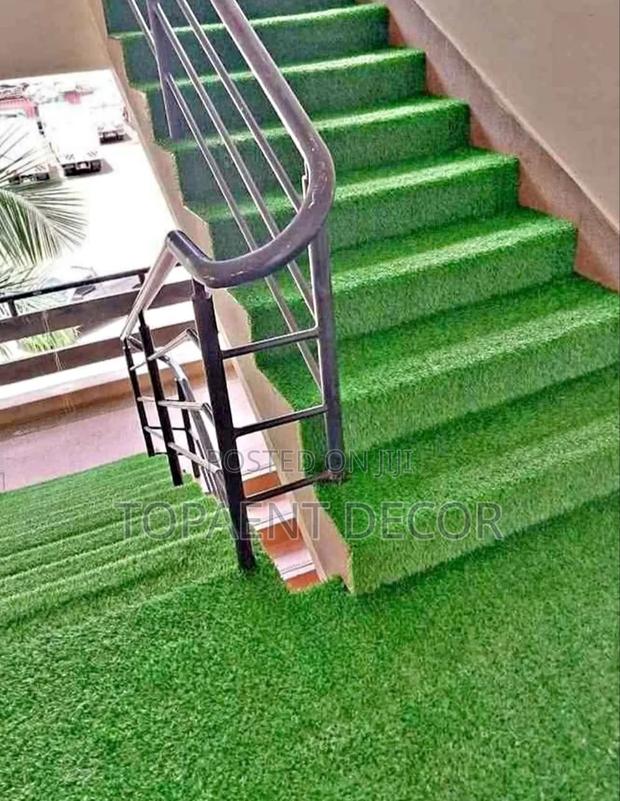 10mm Restaurant Staircase Green Artificial Grass Carpet - main view