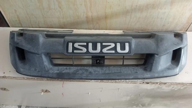 Isuzu Dmax Grill 20217