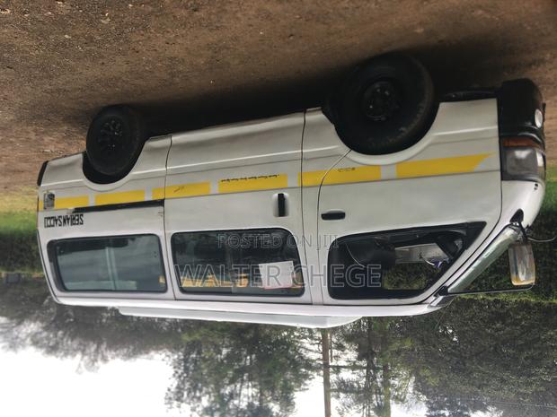 Toyota HiAce 2006 White - thumbnail 3