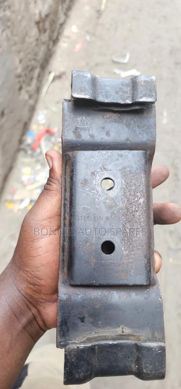 Suzuki Escudo Gearbox Mounting - main view