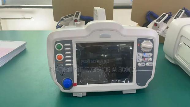 Defibrillator - thumbnail 2