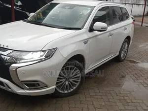 Mitsubishi Outlander 2018 Silver